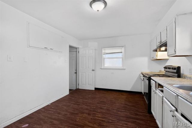 9739 Balboa Drive, St Louis, MO 63136