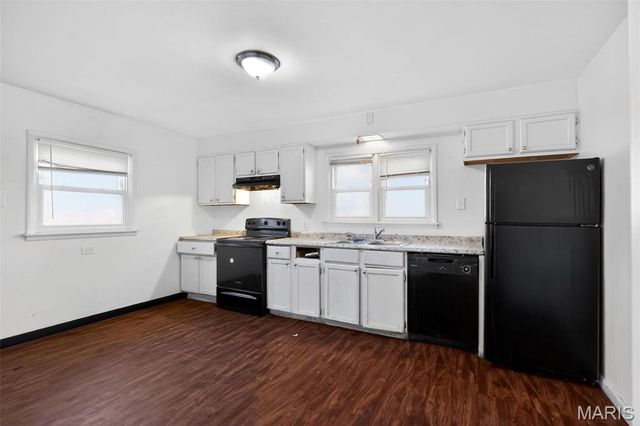 9739 Balboa Drive, St Louis, MO 63136