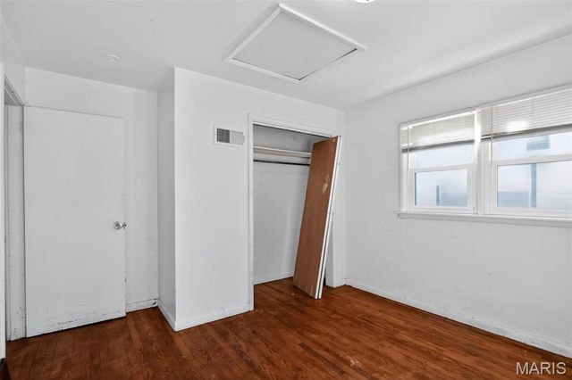 9739 Balboa Drive, St Louis, MO 63136