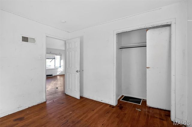 9739 Balboa Drive, St Louis, MO 63136