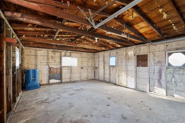 9739 Balboa Drive, St Louis, MO 63136