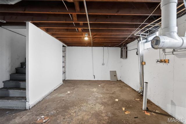 9739 Balboa Drive, St Louis, MO 63136