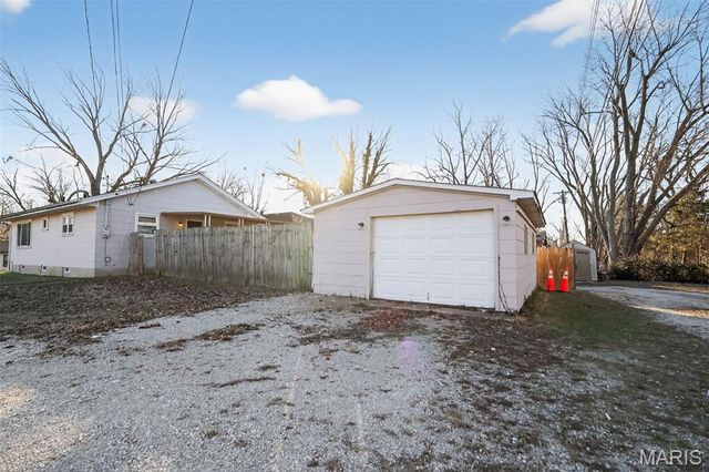 9739 Balboa Drive, St Louis, MO 63136