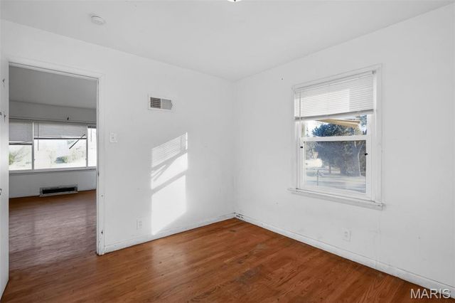 9739 Balboa Drive, St Louis, MO 63136