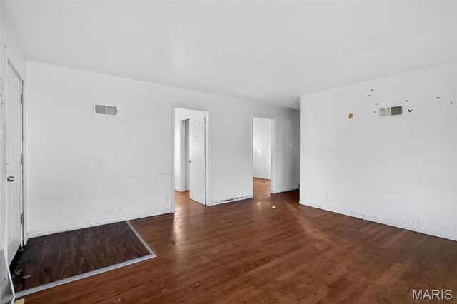 9739 Balboa Drive, St Louis, MO 63136