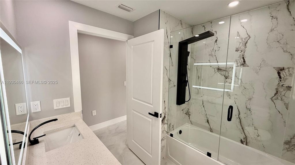 Image 16 of property listing at 3513 2nd ST SW, Lehigh Acres, FL 33976