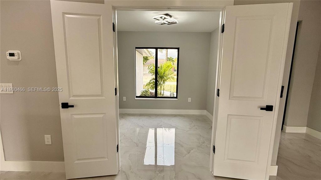 Image 3 of property listing at 3513 2nd ST SW, Lehigh Acres, FL 33976