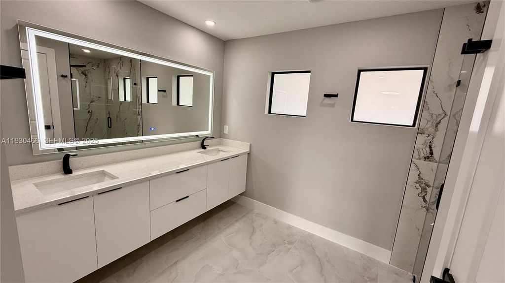 Image 9 of property listing at 3513 2nd ST SW, Lehigh Acres, FL 33976