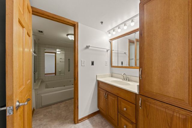 6010 Lake Bluff Drive 301, Tinley Park, IL 60477