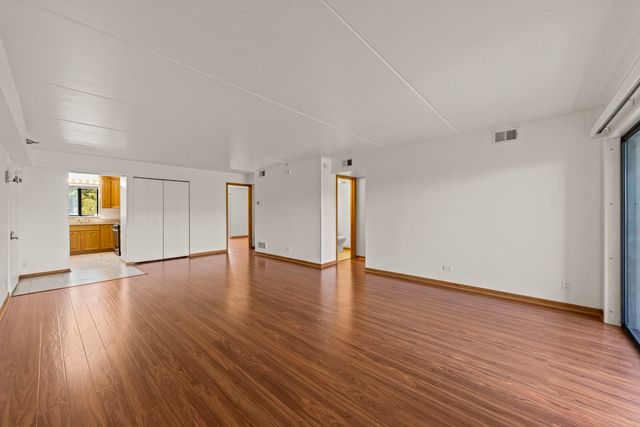 6010 Lake Bluff Drive 301, Tinley Park, IL 60477