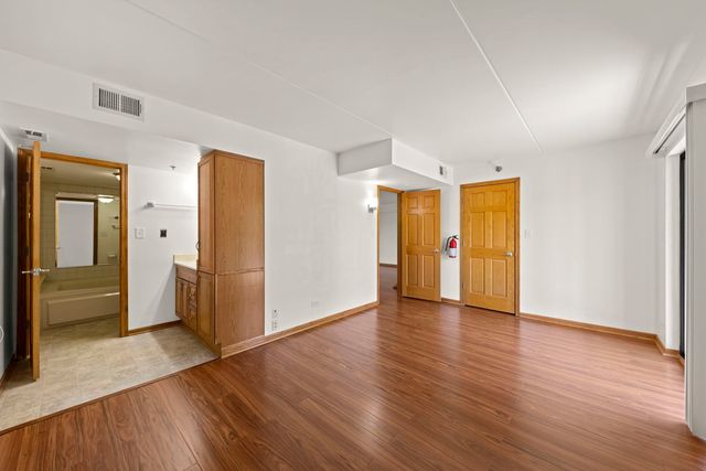 6010 Lake Bluff Drive 301, Tinley Park, IL 60477