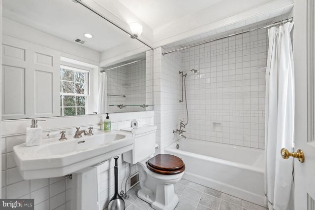 1431 BEAUMONT DR, Gladwyne, PA 19035