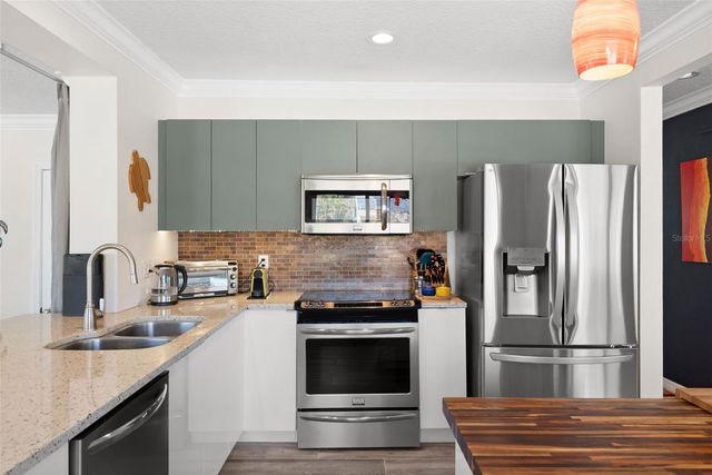 615 N WOODLYNNE AVENUE, Tampa, FL 33609