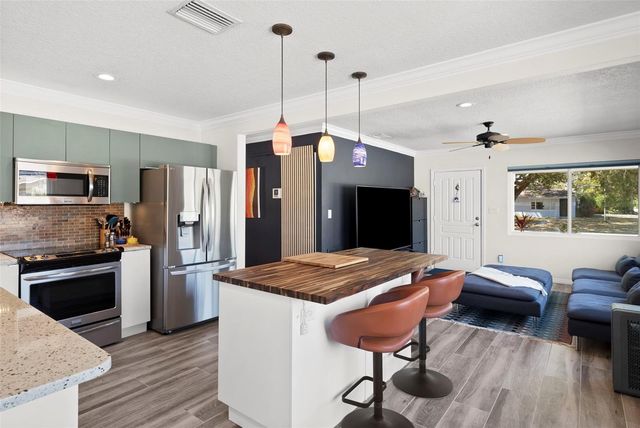 615 N WOODLYNNE AVENUE, Tampa, FL 33609