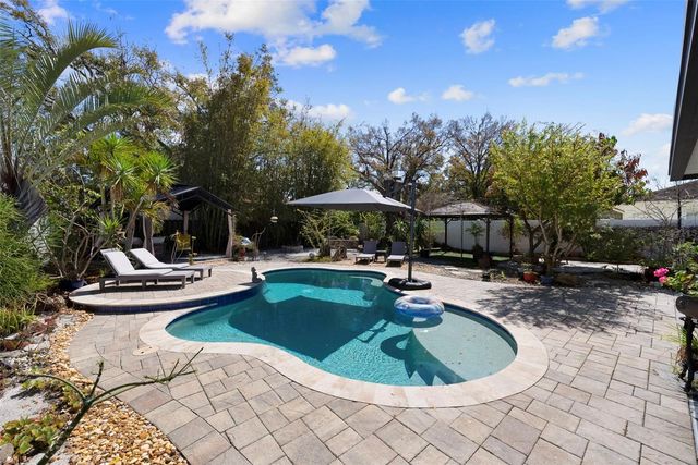 615 N WOODLYNNE AVENUE, Tampa, FL 33609