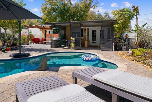 615 N WOODLYNNE AVENUE, Tampa, FL 33609