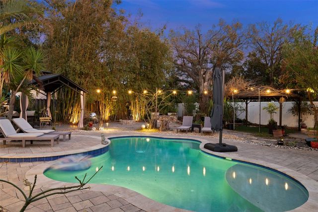 615 N WOODLYNNE AVENUE, Tampa, FL 33609