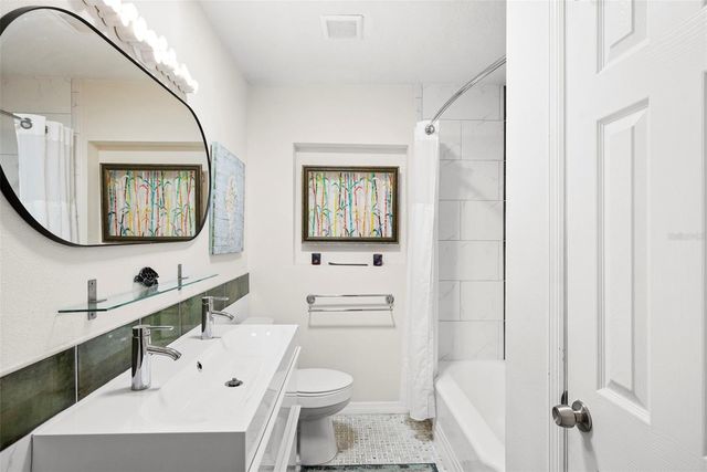 615 N WOODLYNNE AVENUE, Tampa, FL 33609