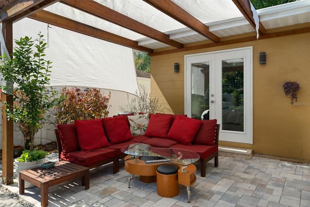 615 N WOODLYNNE AVENUE, Tampa, FL 33609