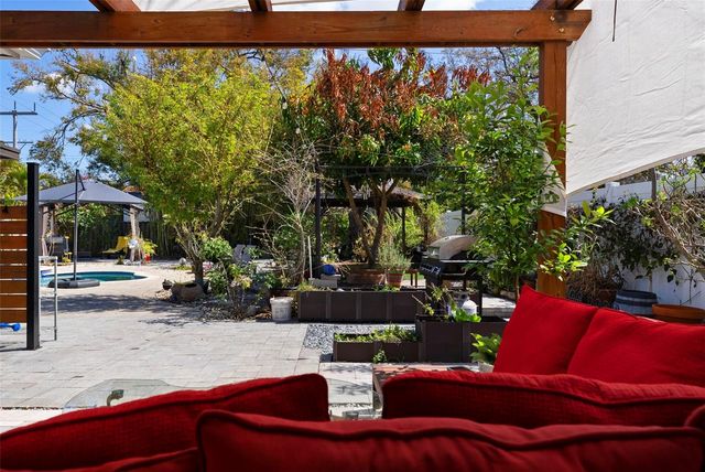 615 N WOODLYNNE AVENUE, Tampa, FL 33609