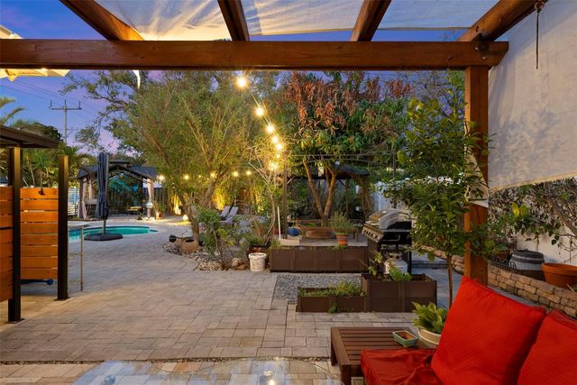 615 N WOODLYNNE AVENUE, Tampa, FL 33609