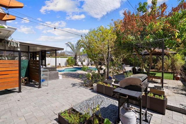 615 N WOODLYNNE AVENUE, Tampa, FL 33609