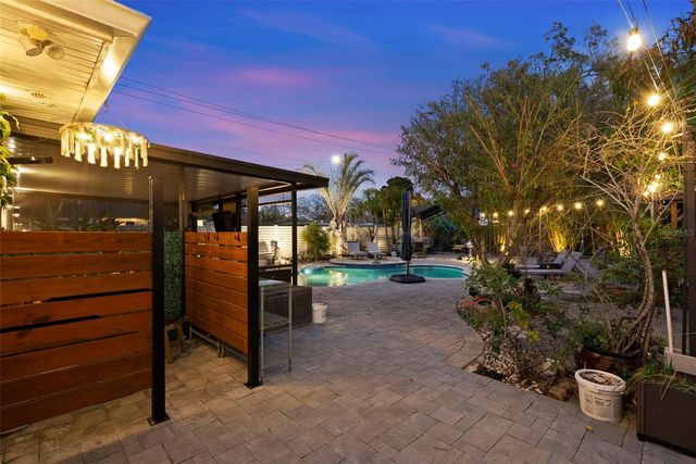 615 N WOODLYNNE AVENUE, Tampa, FL 33609