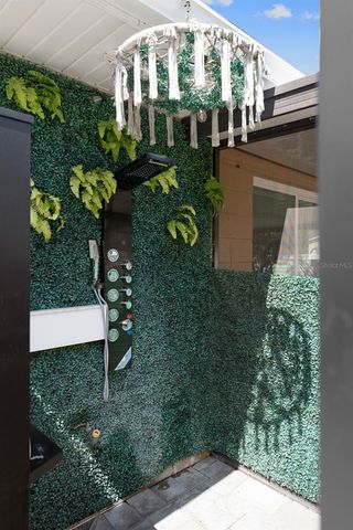 615 N WOODLYNNE AVENUE, Tampa, FL 33609