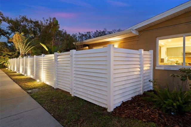 615 N WOODLYNNE AVENUE, Tampa, FL 33609