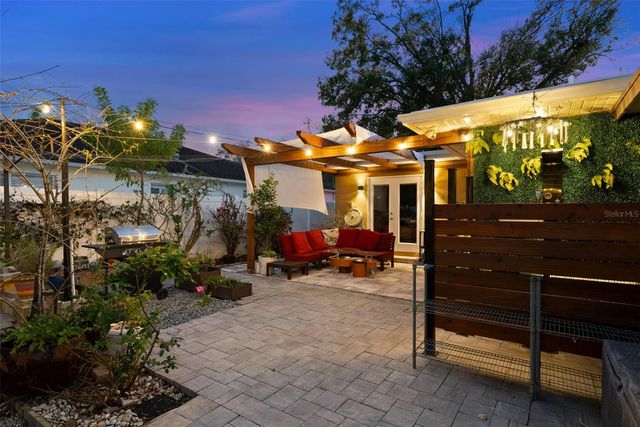 615 N WOODLYNNE AVENUE, Tampa, FL 33609