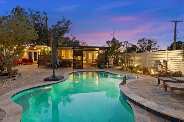 615 N WOODLYNNE AVENUE, Tampa, FL 33609