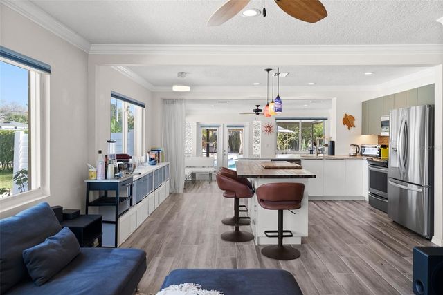 615 N WOODLYNNE AVENUE, Tampa, FL 33609