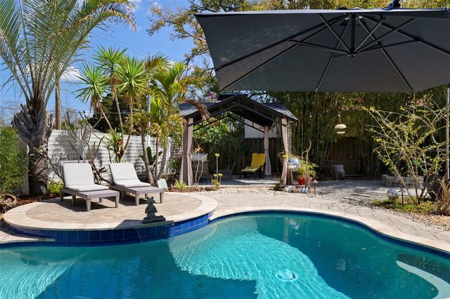 615 N WOODLYNNE AVENUE, Tampa, FL 33609