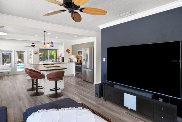 615 N WOODLYNNE AVENUE, Tampa, FL 33609