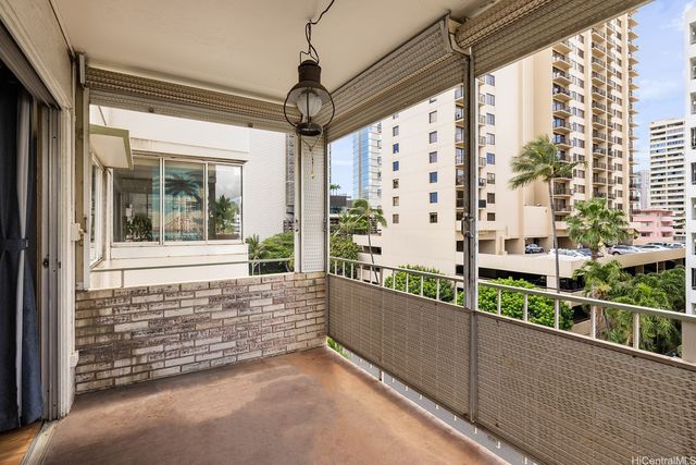 411 Kaiolu Street 605, Honolulu, HI 96815