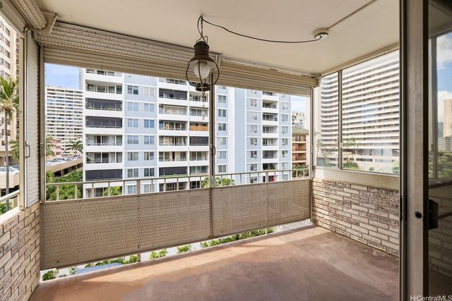 411 Kaiolu Street 605, Honolulu, HI 96815