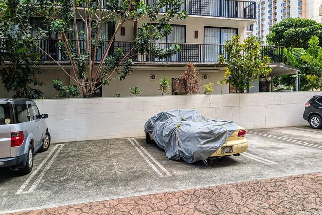 411 Kaiolu Street 605, Honolulu, HI 96815