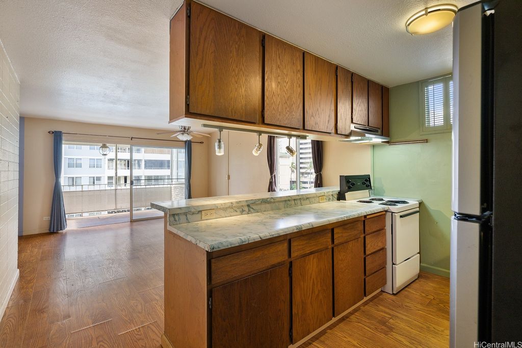 411 Kaiolu Street 605, Honolulu, HI 96815