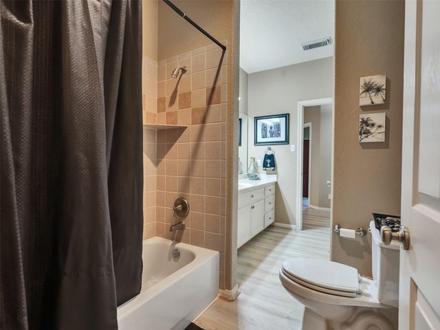 2605 Trippodo Street, Dickinson, TX 77539