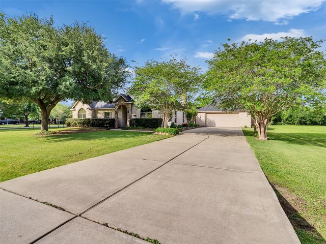 2605 Trippodo Street, Dickinson, TX 77539