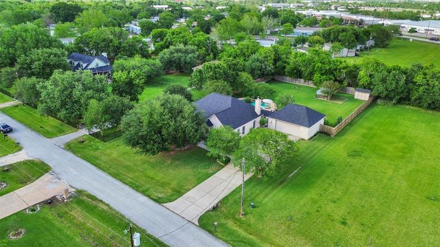 2605 Trippodo Street, Dickinson, TX 77539
