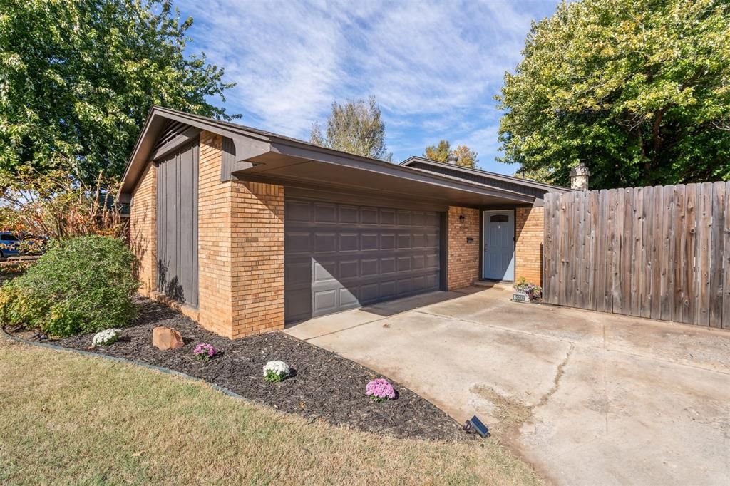 5609 NW 67th Street, Warr Acres, OK 73132