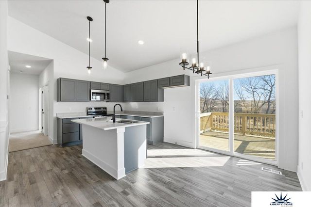 7806 N 94 Circle, Omaha, NE 68122