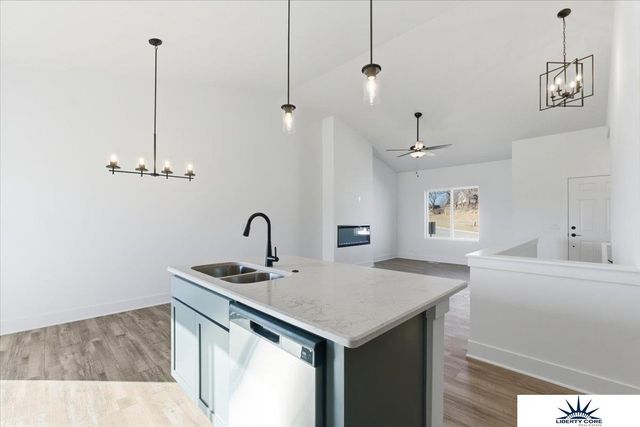 7806 N 94 Circle, Omaha, NE 68122