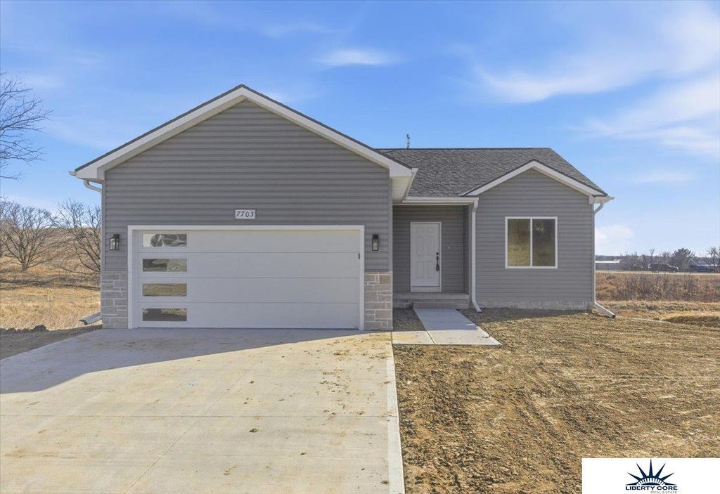 7806 N 94 Circle, Omaha, NE 68122