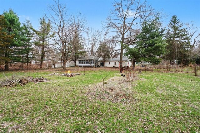 374 Elliot Road, Kalamazoo, MI 49048