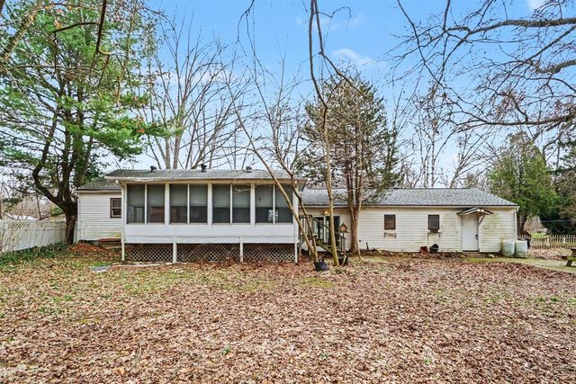 374 Elliot Road, Kalamazoo, MI 49048