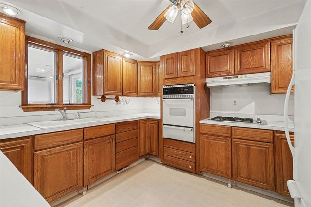 374 Elliot Road, Kalamazoo, MI 49048