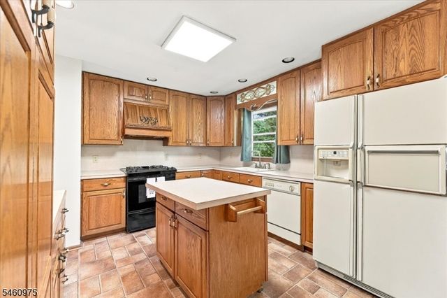 7 Paradise Trl, Vernon Twp., NJ 07460