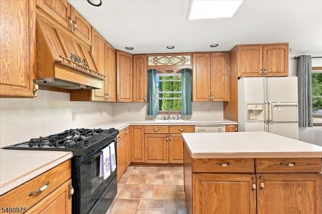 7 Paradise Trl, Vernon Twp., NJ 07460